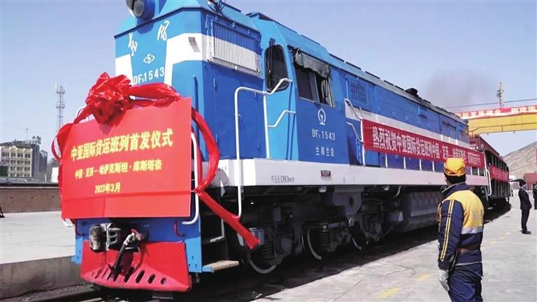 定西：乘风踏浪高歌行枝繁巢暖引凤栖