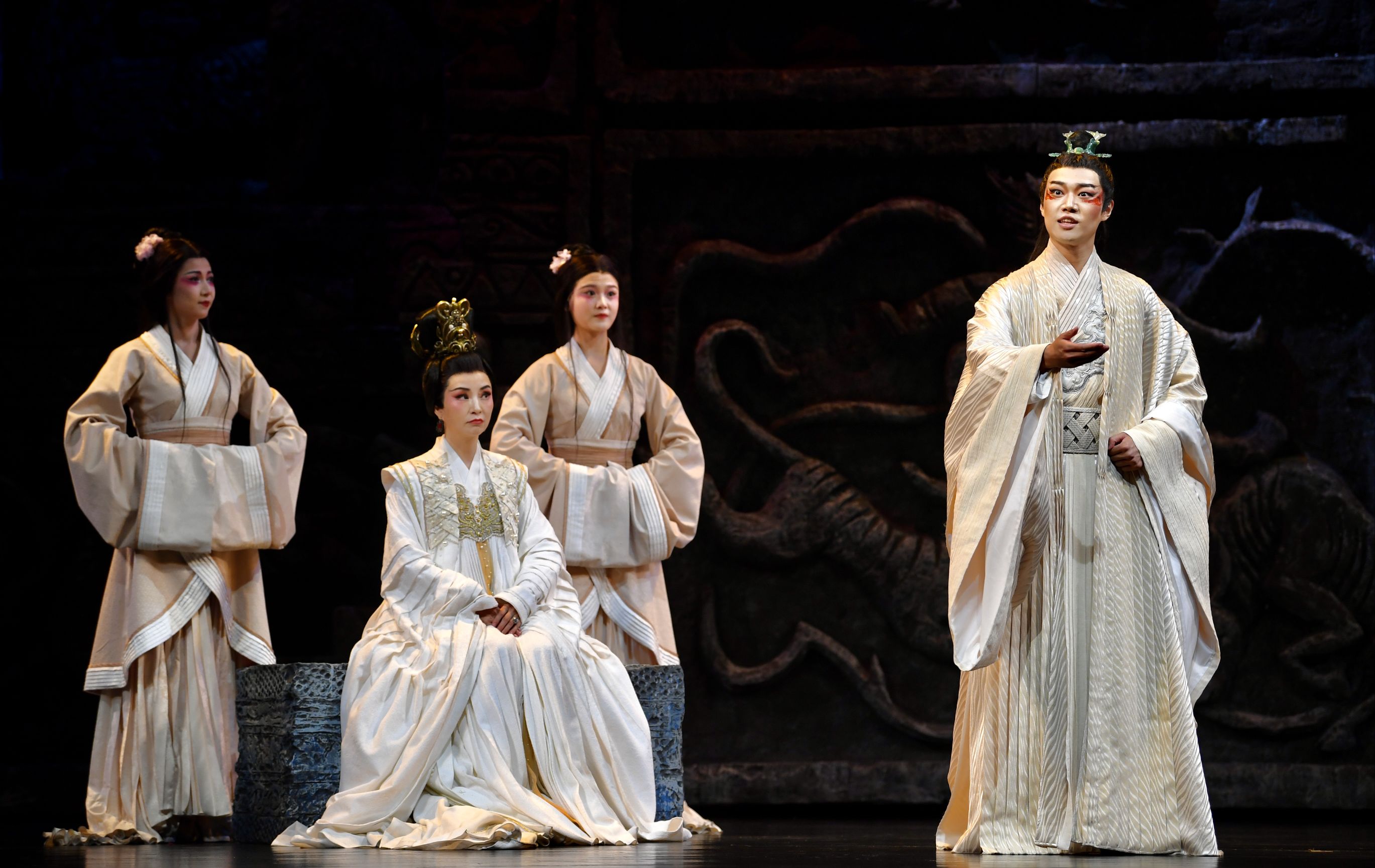 新排版《天之骄子》:青年演员接棒,稚嫩不失亮点