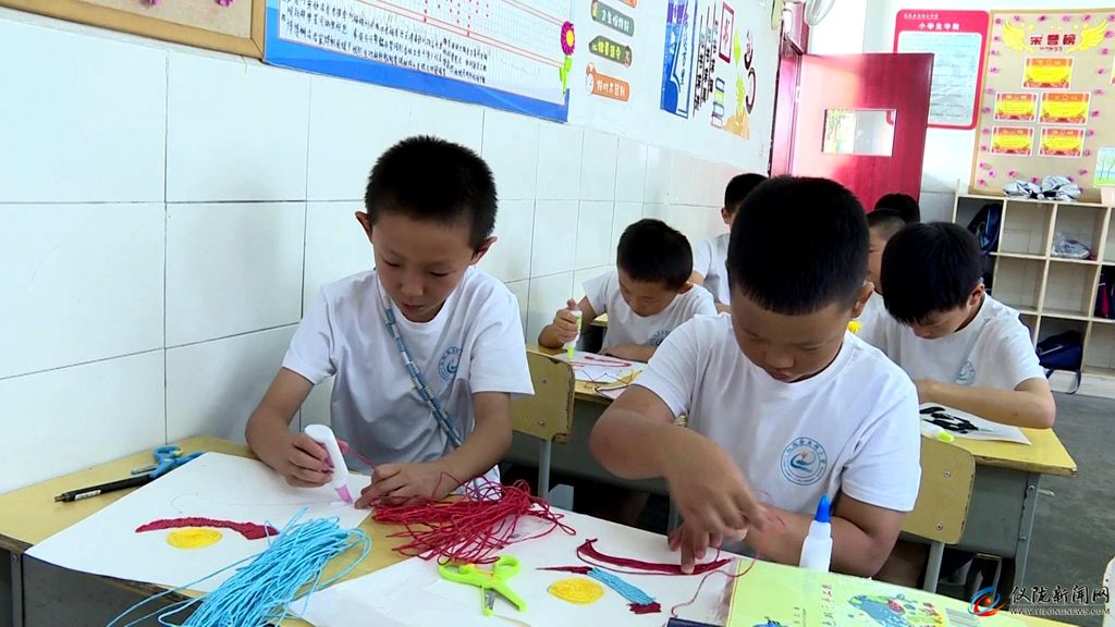 离堆小学：折纸绳艺作品喜迎成都大运会