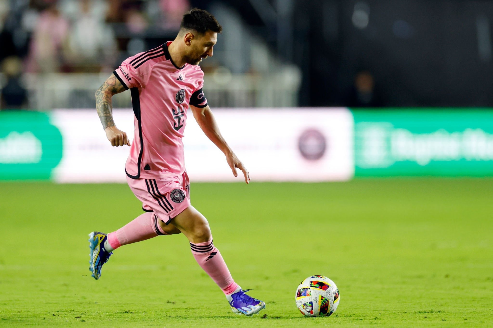 梅西vs皇家盐湖城全场数据：1助攻，5次关键传球