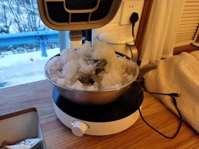 冻雨被困高速,被暴雪困在高速的返乡人