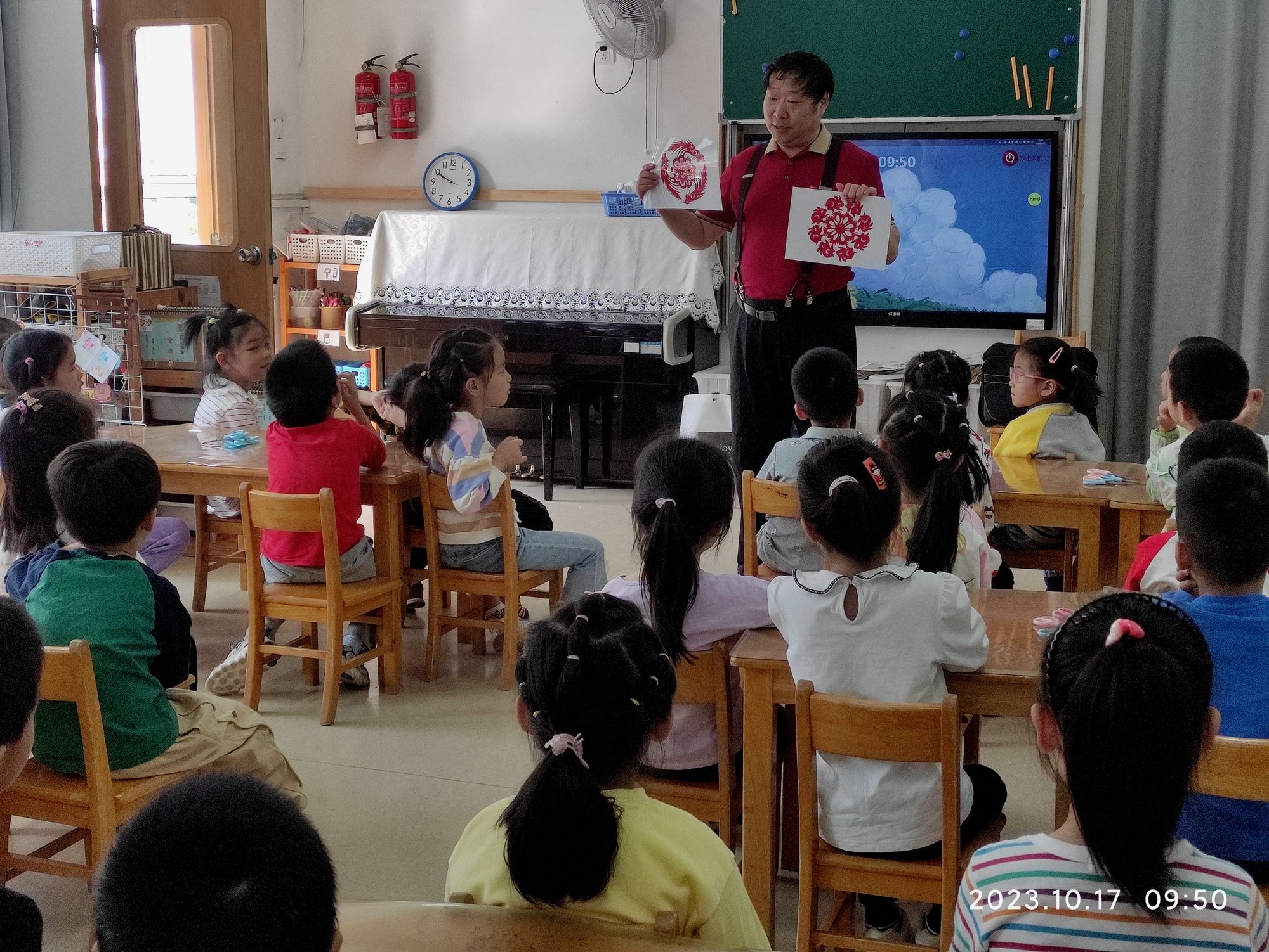 弘扬传统文化传承剪纸艺术——南京师范大学龙江幼儿园非遗趣味剪纸活动