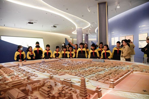 梅岭小学西区校：馆校联盟，共寻扬城之美