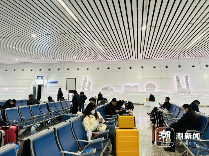 回家的心有多迫切，来看今日杭州东站：节前客流高峰来了