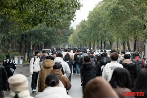 热辣滚烫开学第一课简笔画,以热辣滚烫为主题的开学视频